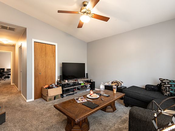 5th image of 411 Greenwood Dr