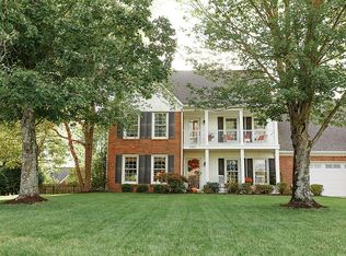 6021 Secretariat Cir, Versailles, KY 40383