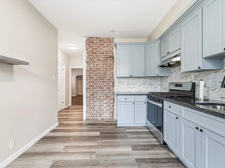 169 Zabriskie St #1 — Photo 12