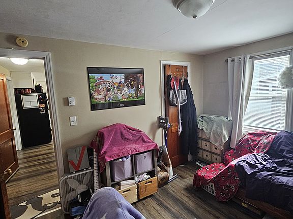 4th image of 18 Dudley St