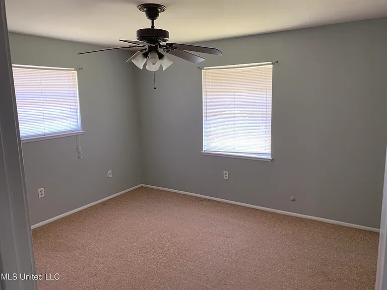 2504 Middlecoff Dr — Photo 8