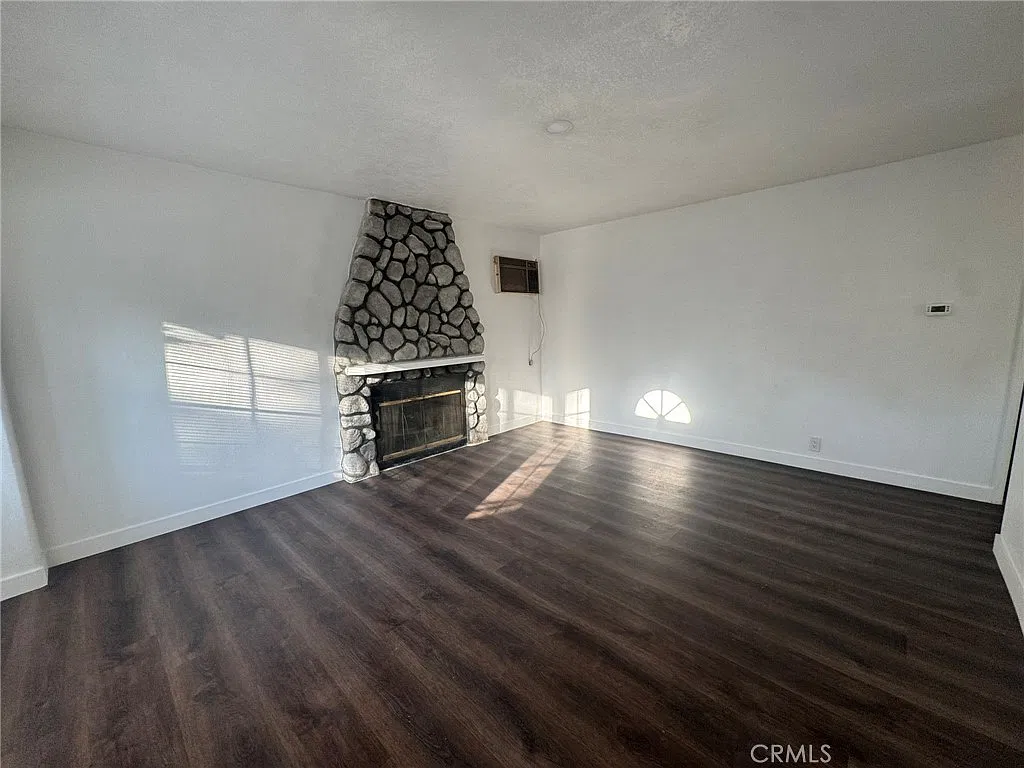 4 bed, 1812 sqft, $3,800 — Photo 2