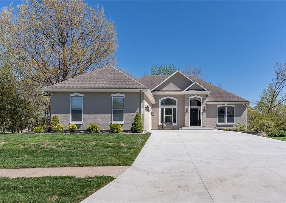 1st image of 9701 Walnut Woods Dr