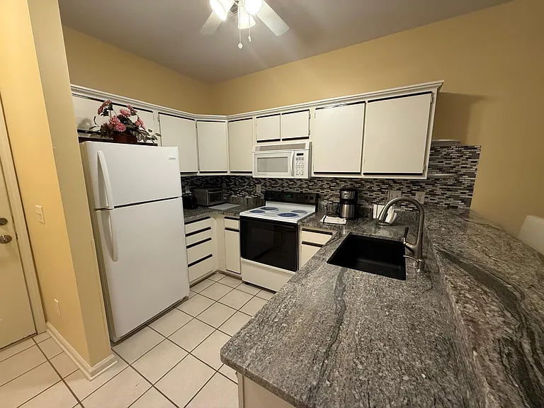 472 River Oaks Dr #65C — Photo 4