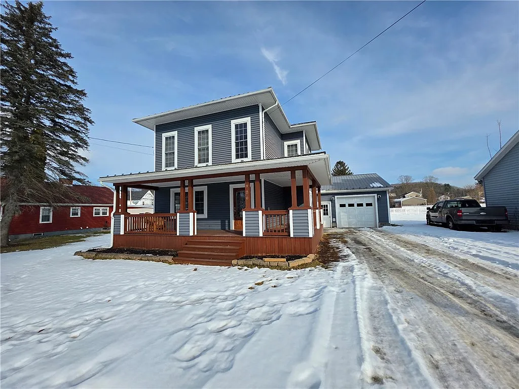 920 Maple Ave photo 1