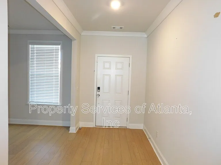930 Elderberry Ct — Photo 3