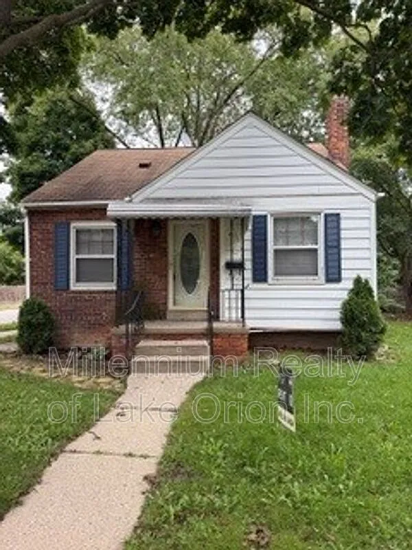 3 bed, 1.0 bath, 1100 sqft, $1,395 — Photo 1