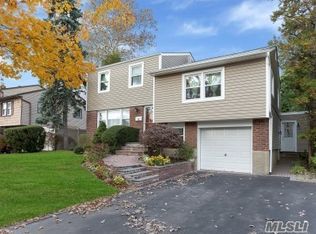 18 Ruby Ln, Plainview, NY 11803