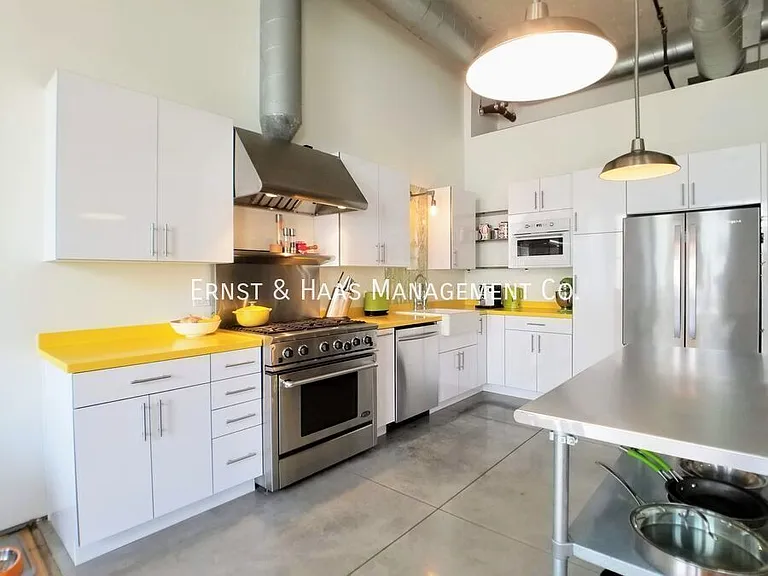 115 W 4th St #210 — Photo 17