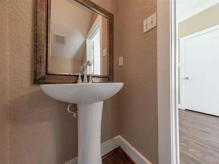 Echols St — Photo 10