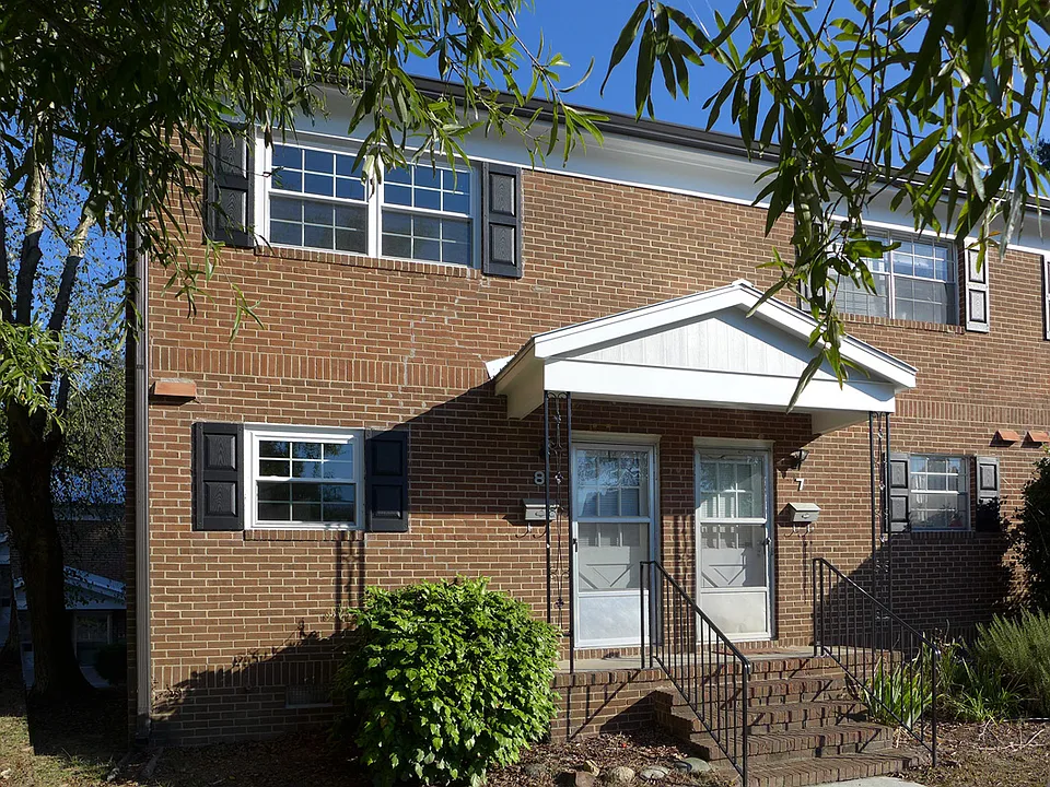 400 Davie Rd #8