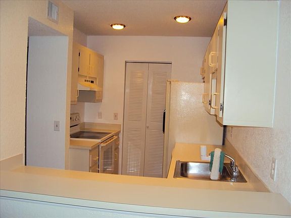 5th image of 2916 NE 8th Ter APT 201