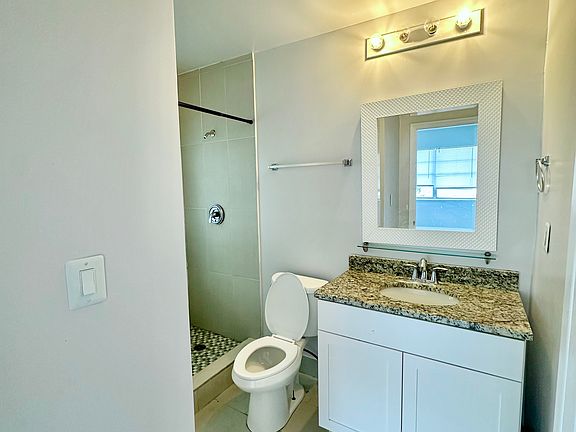 4th image of 23483 Harper Ave