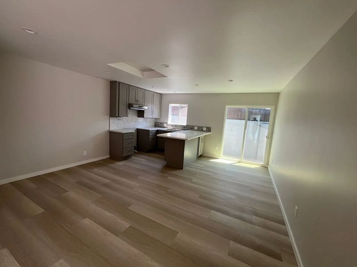51st Street Apartments Triplex — Photo 1
