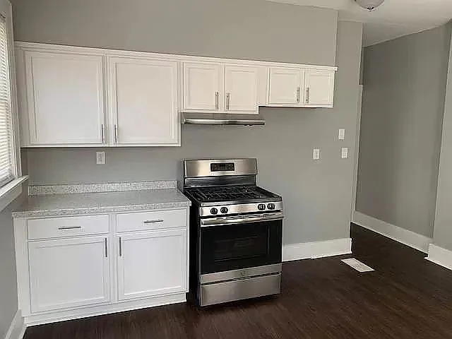 3 bed, 1.0 bath, 1500 sqft, $1,800 — Photo 4