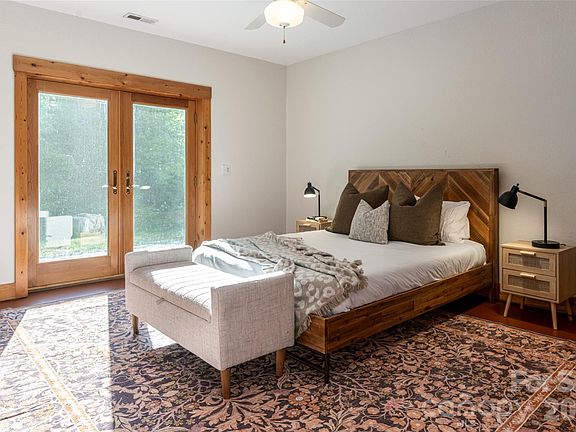 29th image of 10 Dogwood Hills Ln #12
