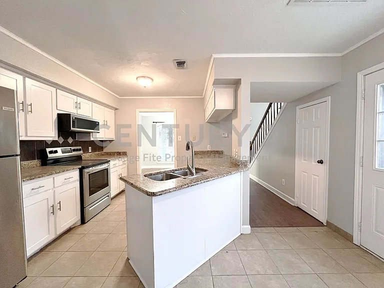 4460 Junction Dr — Photo 6
