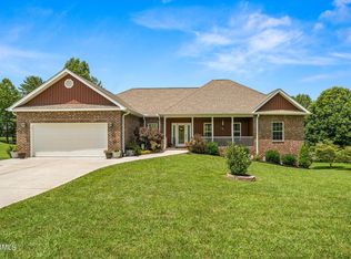 817 Thomas Cir, Seymour, TN 37865