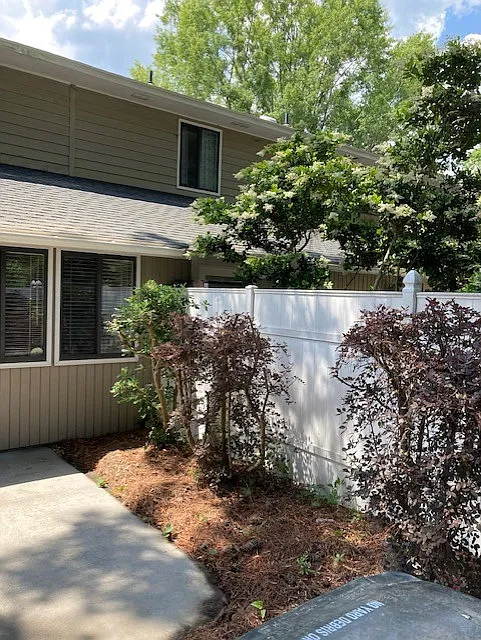 3 bed, 2.5 bath, 1500 sqft, $1,600 — Photo 3