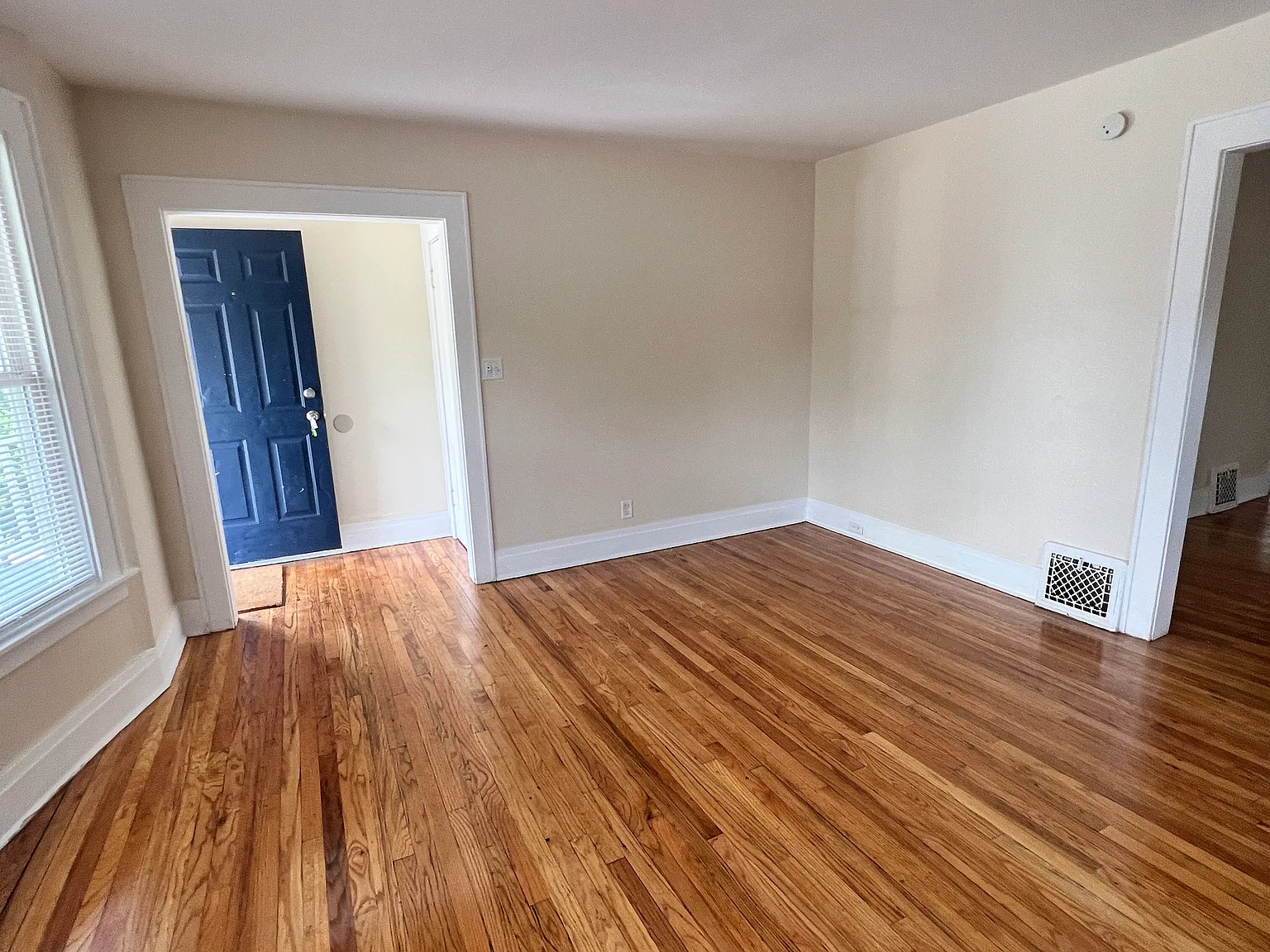 206 Hall Ave — Photo 4