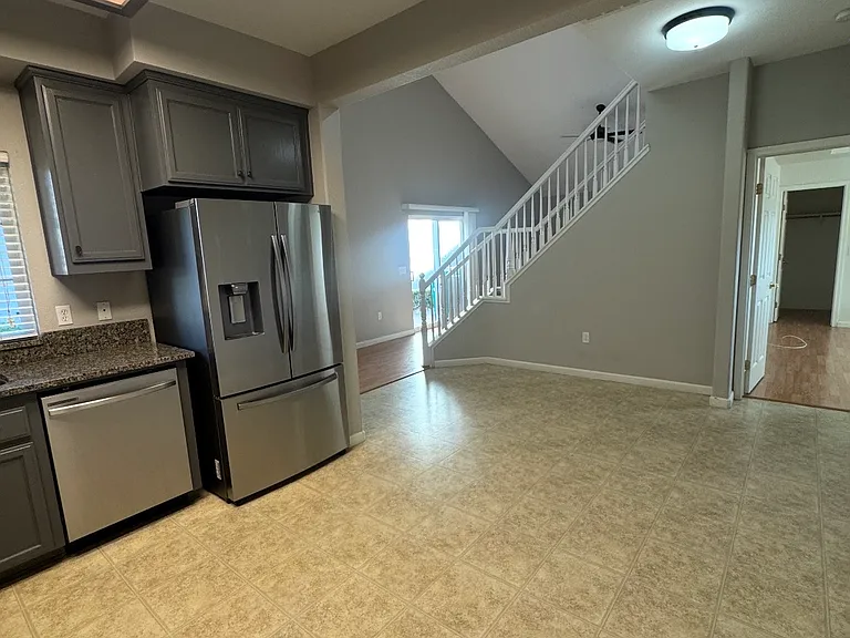1318 Robinson Ln — Photo 8
