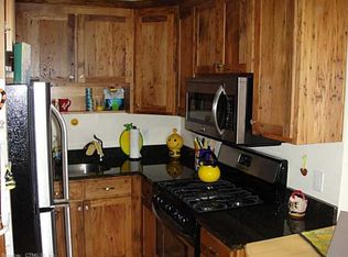 3 River St, Collinsville, CT 06019