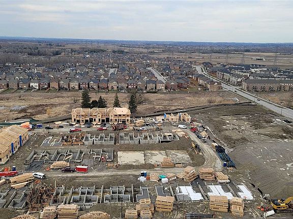 2nd image of 2550 Simcoe St N #2119