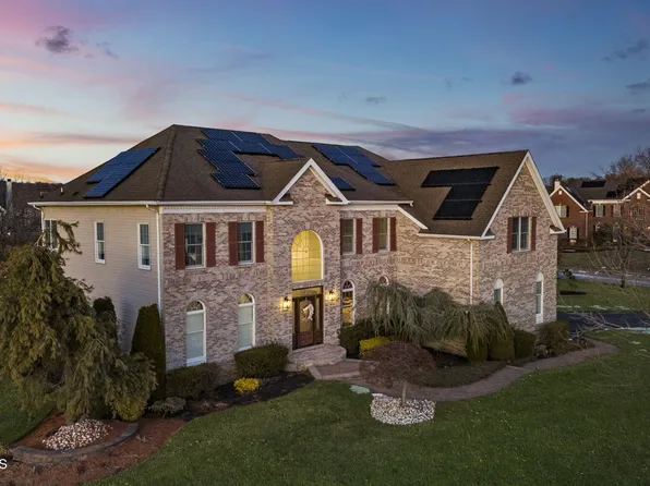 5 Courtney Court, Freehold, NJ 07728