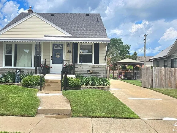 1518 Sycamore St, Wyandotte, MI 48192