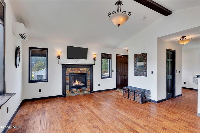 5th image of 8 Marjorie Drive