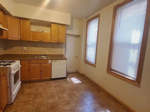 4th image of 1755 Saint Pauls St