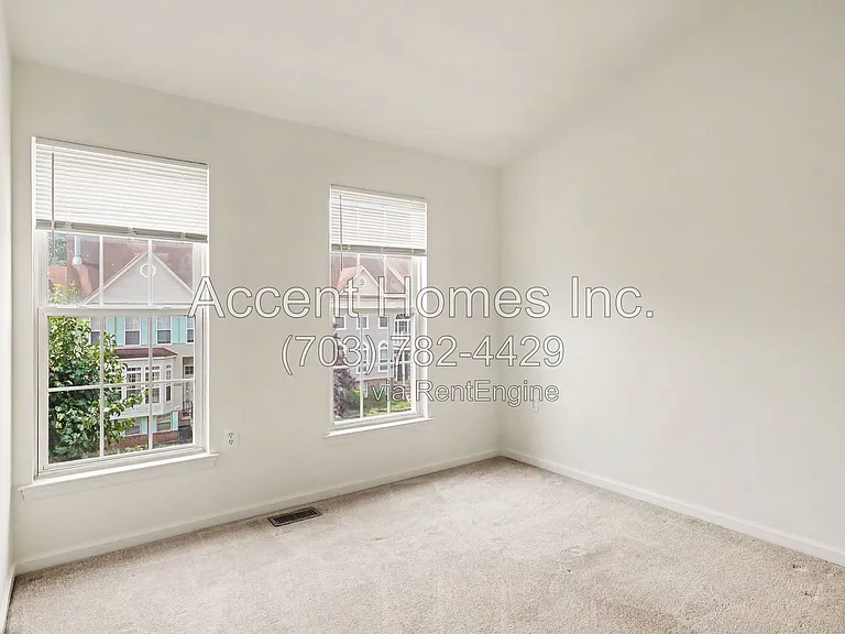 21217 Millwood Sq — Photo 21