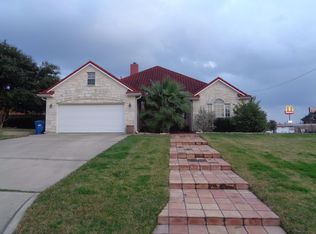 1900 Austiana Ct, Navasota, TX 77868