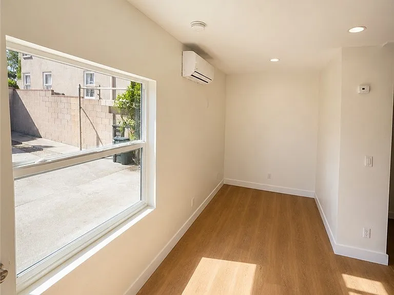 10822 Hunter Ave — Photo 4