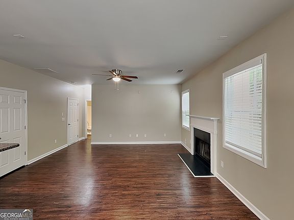 2nd image of 1954 Longmont Dr
