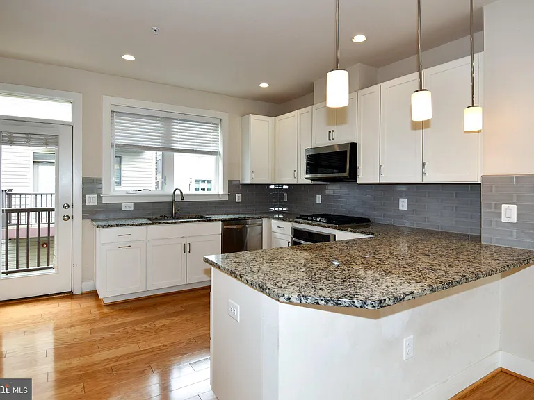 16301 Columbus Ave — Photo 12