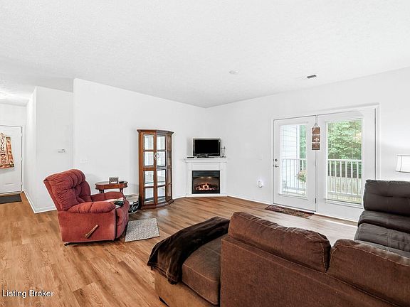 5th image of 2706 Bradford Commons Dr Unit 202