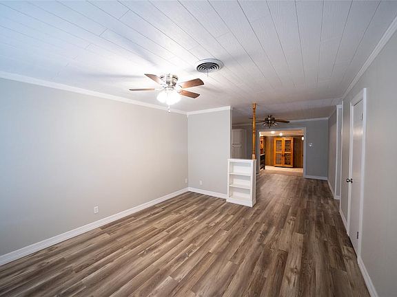 3rd image of 878 Harbor Dr