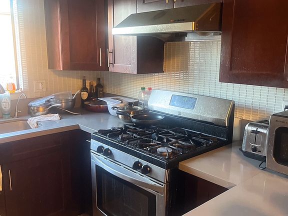 4th image of 433 S Orange Ave