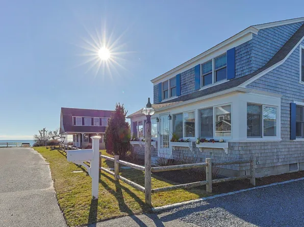 8 Wyndemere Bluffs Road, Harwich Port, MA 02646