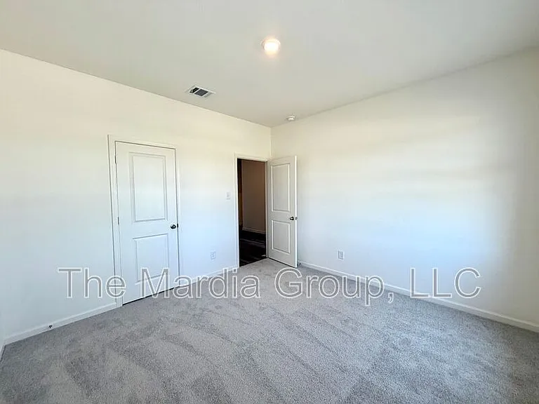 1246 Lambert Dr — Photo 7
