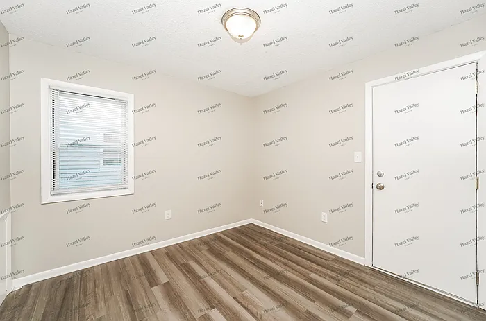 16209 Glendale Ave — Photo 9