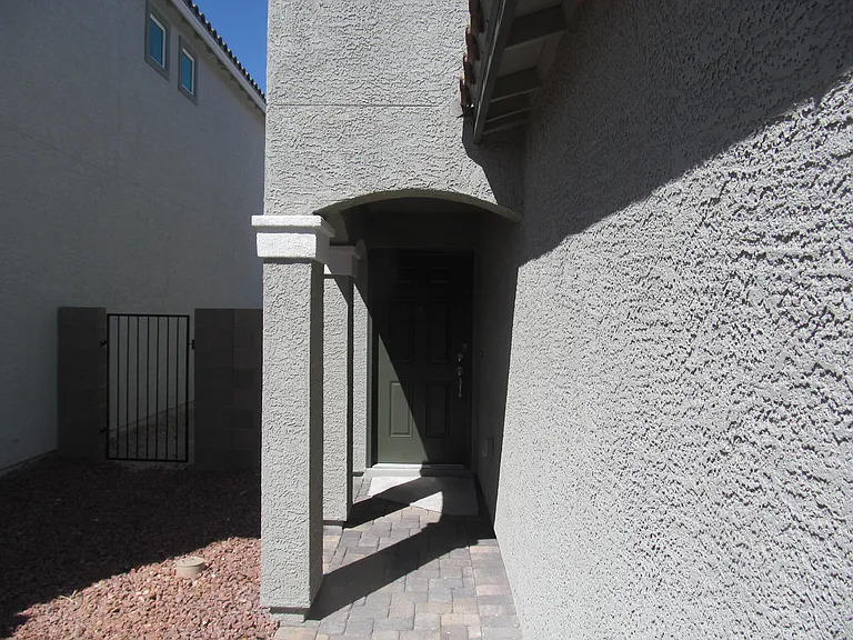 8110 Oakwood Bend Ave — Photo 2