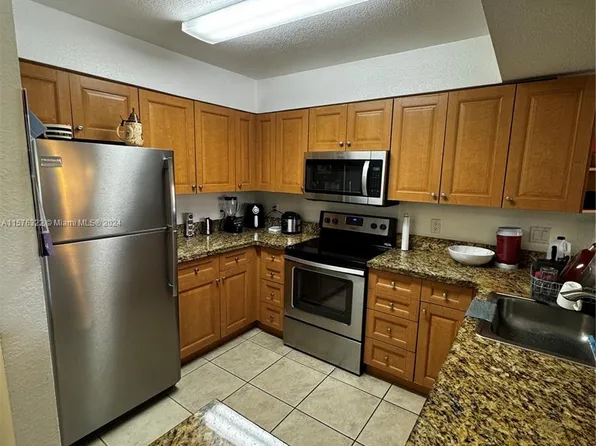 5000 NW 79th Ave APT 211, Doral, FL 33166