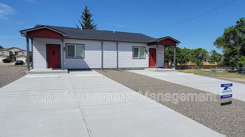 2 bed, 1.0 bath, 900 sqft, $1,400 — Photo 1