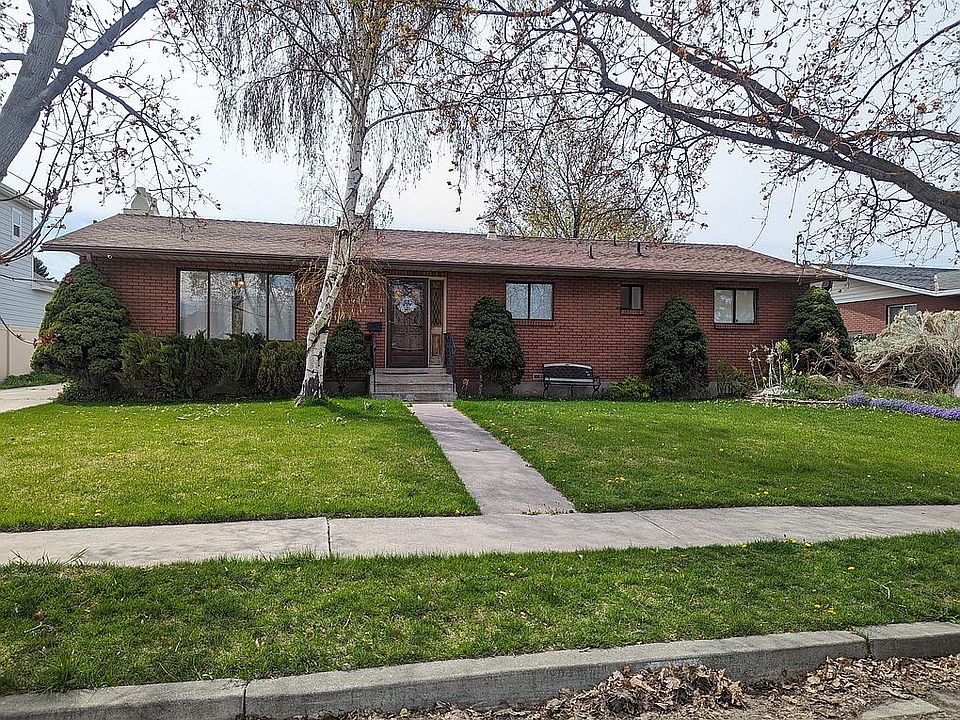 1st image of 371 W 400th St N