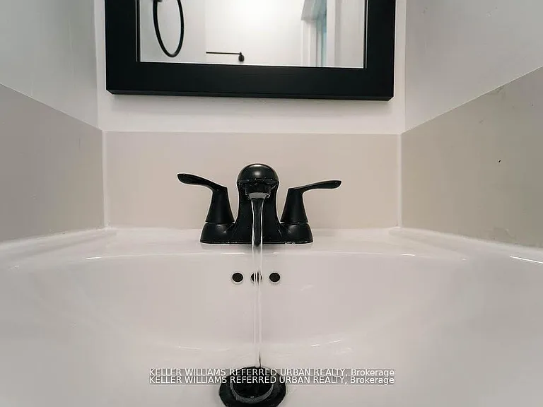 1182 Ossington Ave #UPPER — Photo 15