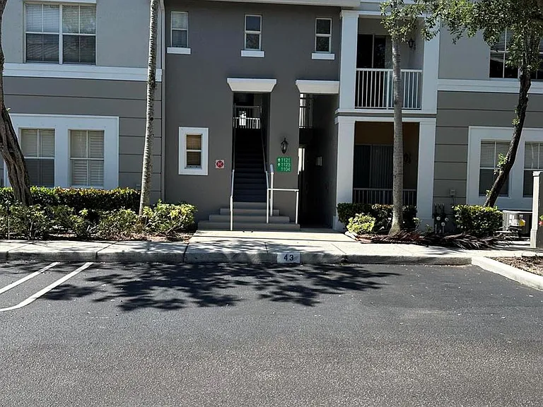 1121 Shoma Dr — Photo 4