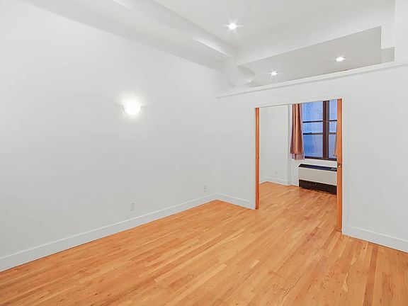 3rd image of 207 E 37th St APT 1E