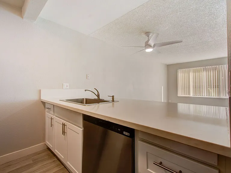 The Elms Apartments at 28th St — Photo 52